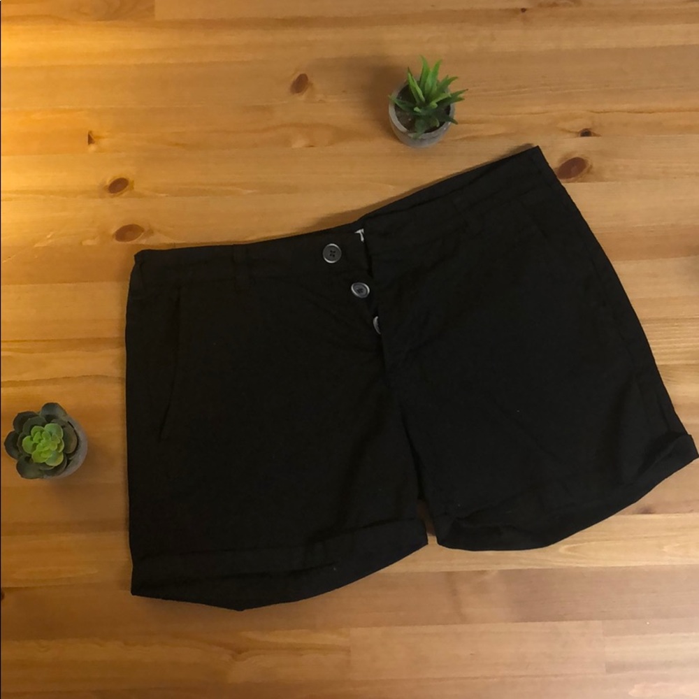 Dani • shorts